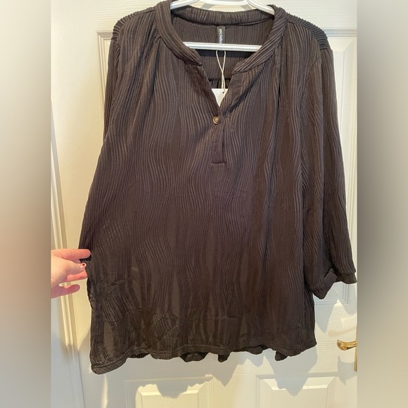 BNWT Women’s black shirt - Picture 2 of 4